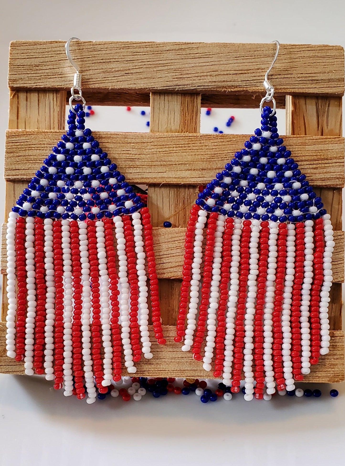 Patriotic Flag Beaded Earrings - Aretes de Chaquiras de Bandera Patriotica