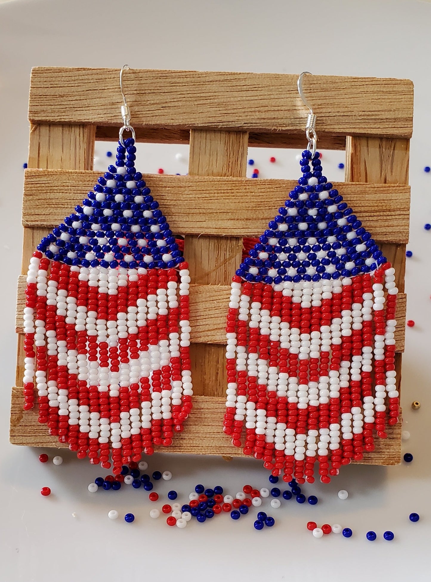 Patriotic Flag Beaded Earrings - Aretes de Chaquiras de Bandera Patriotica