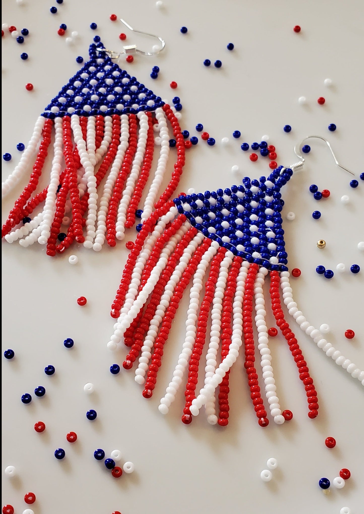 Patriotic Flag Beaded Earrings - Aretes de Chaquiras de Bandera Patriotica