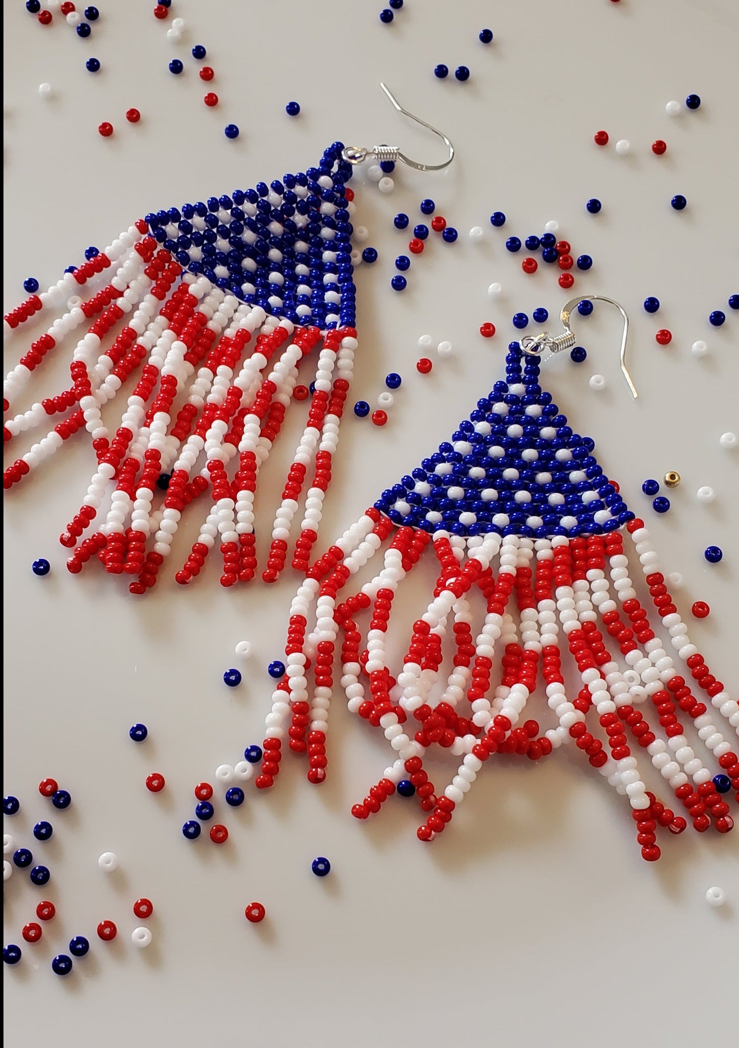 Patriotic Flag Beaded Earrings - Aretes de Chaquiras de Bandera Patriotica