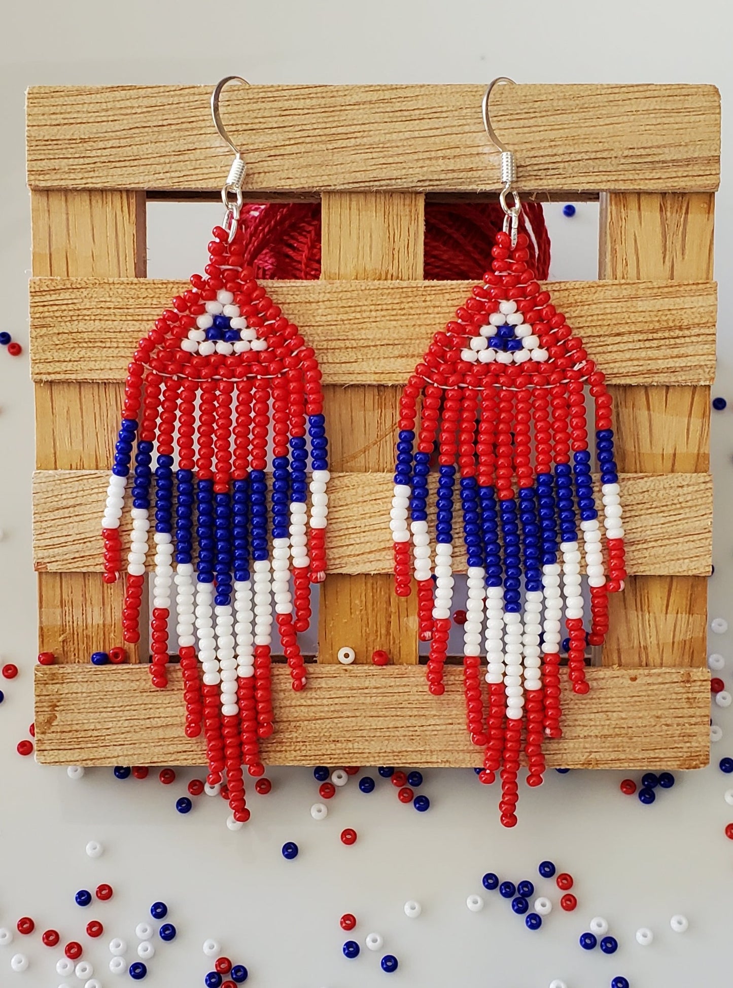 Arrow Feather Patriotic Beaded Earrings - Aretes de Chaquira Pluma de Flecha Patriotica